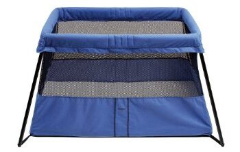 Baby Bjorn Travel Crib in blue