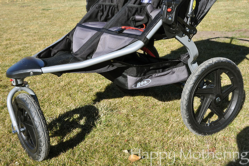 Stroller basket has high clearance from the ground